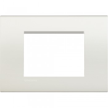 LNA4803BI Рамка LivingLight Квадрат Белый 3 модуля Bticino фото
