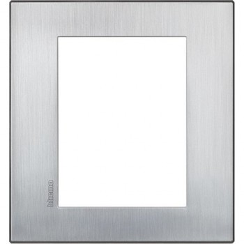 HW4826CRS Рамка 1 пост AIR, прямоугольная форма. МАТОВАЯ ПОВЕРХНОСТЬ. Цвет Матовый хром. Итальянский стандарт, 3+3 модуля. Bticino AXOLUTE фото