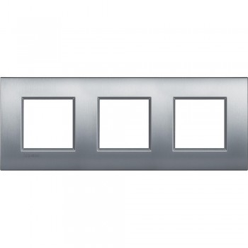 LNE4802M3CRS Рамка 3 поста AIR, прямоугольная форма. МАТОВАЯ ПОВЕРХНОСТЬ. Цвет Матовый хром. Немецкий стандарт, пост 2 модуля. Bticino LIVINGLIGHT фото