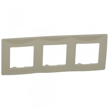672523 Рамка Etika Светлая галька 3-постовая Legrand фото