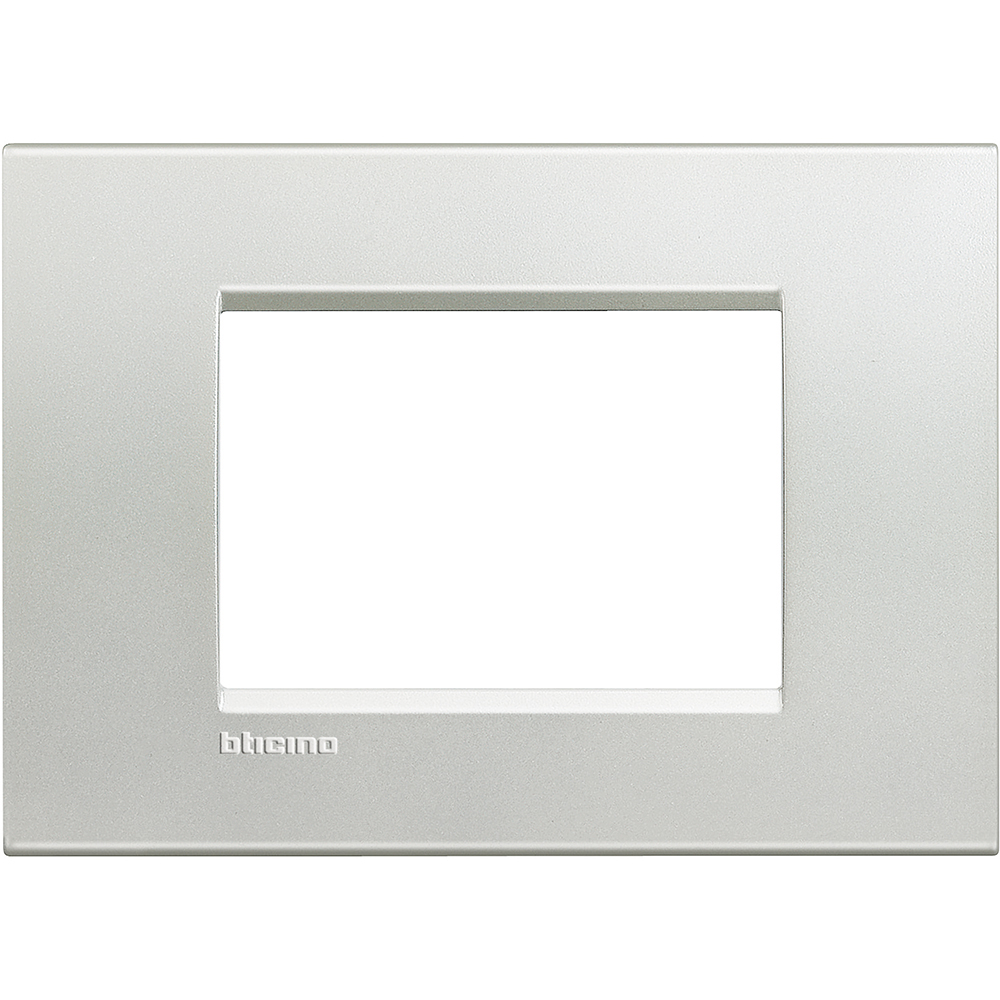 

LNA4803AG Рамка LivingLight Квадрат Серебро 3 модуля Bticino, LivingLight Квадрат LNA4803AG