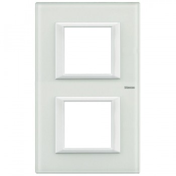 HA4802M2VBB Рамка Axolute Квадрат Белое стекло 2+2 модуля вертикальная Bticino фото