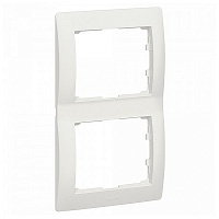 10136919 Рамка B.7 Полярная белизна 3-постовая Berker фото